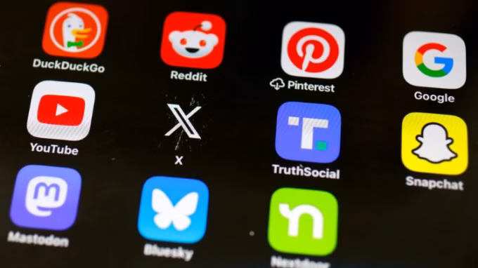 In this photo illustration, social media apps are displayed on an iPad.